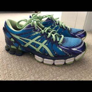 ASICS women’s size 3 tennis/running shoes